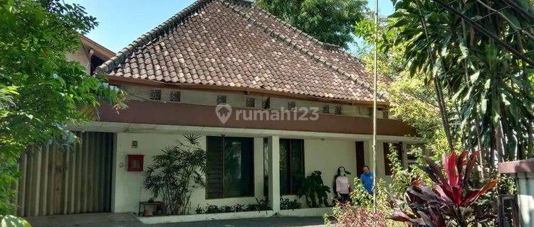 Rumah di Jl utama Area Dago Riau Martadinata 2 Lantai SHM Trunojoyo 1