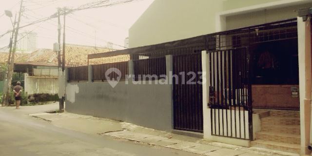 Quick Sale Beautiful Hook House Tanah Abang 1