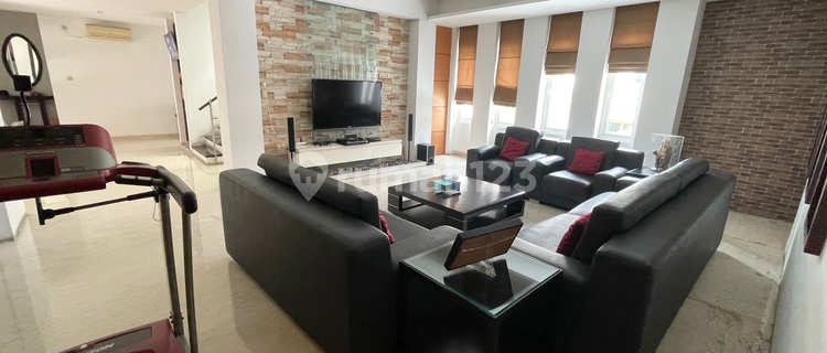 For Sale: Luxurious 3-story house, 6 bedrooms, in Taman Harapan Indah, Grogol, West Jakarta. 360m² with south-facing parking and BBQ area. Listing n1002. 1