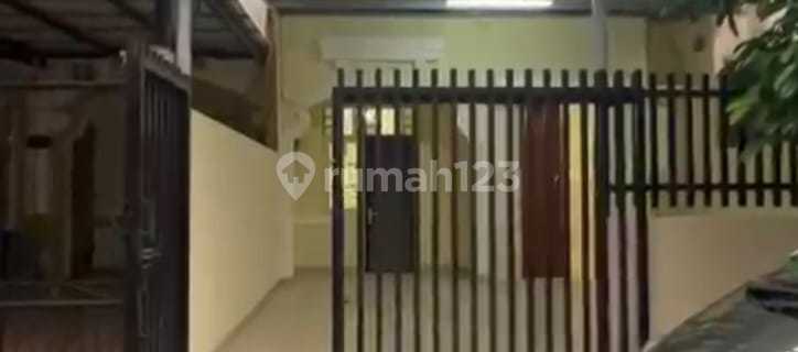 For Rent Comfortable & Strategic House - Taman Palem Lestari, West Jakarta 1