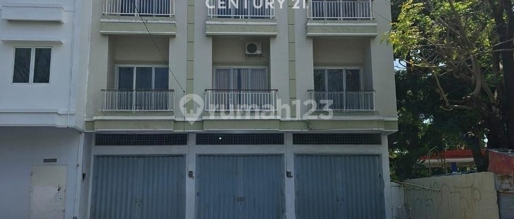 Strategic and Ready-to-Occupy Shophouse on Sultan Hasanuddin Street 1