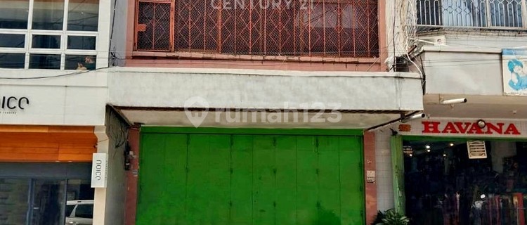 Strategic and Ready-to-Occupy Shophouse on Pasar Ikan Street 1