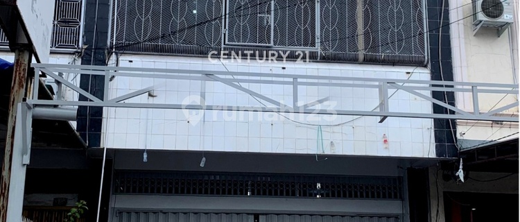 Strategic and Ready-to-Occupy Shophouse on Cendrawasih Main Road 1