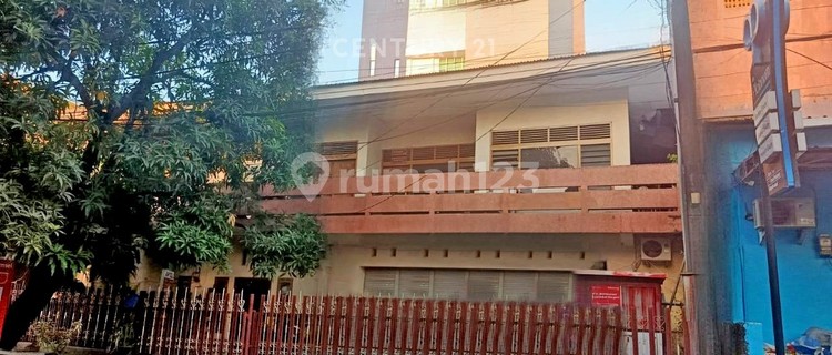 Strategic and Ready-to-Occupy Shophouse on Jalan Laccukang 1