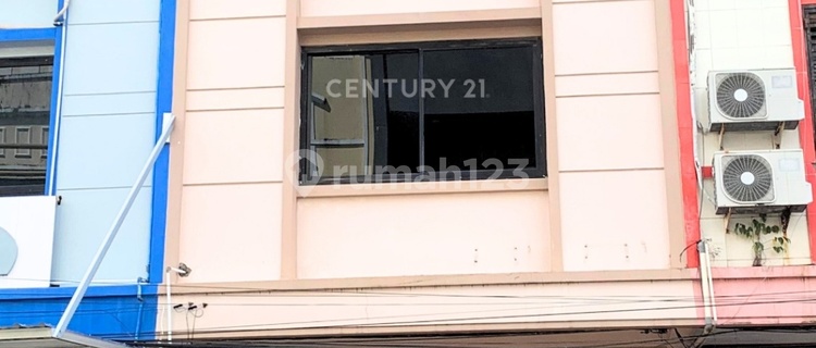 Strategic and Ready-to-Occupy Shophouse on Gunung Latimojong Street 1