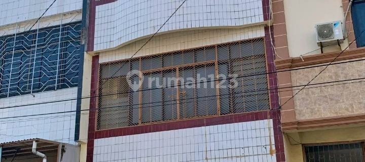 Strategic and Ready-to-Occupy Shophouse on Sungai Pareman Street 1