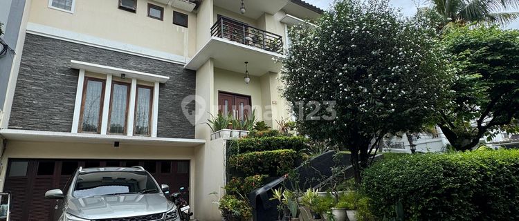 For Sale Ready-to-Live-In Secondary House Position Hook Inside Townhouse One Gate Jatipadang South Jakarta 1