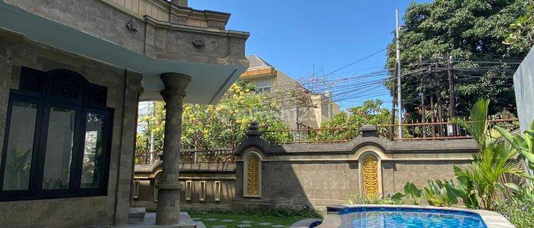 Rumah Mewah di Kawasan Elite Renon Denpasar Bali 1