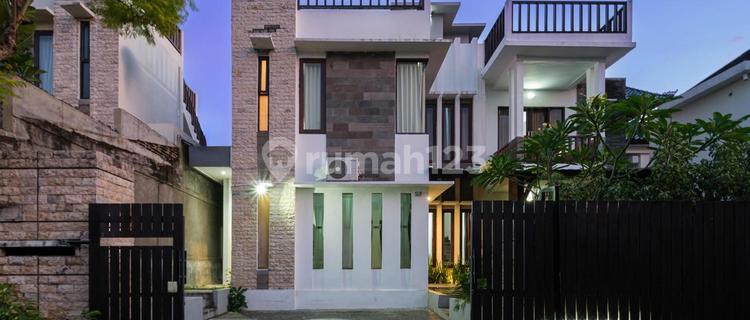 Rumah dengan Taman & Pemandangan Laut dari Atap di Pecatu 1