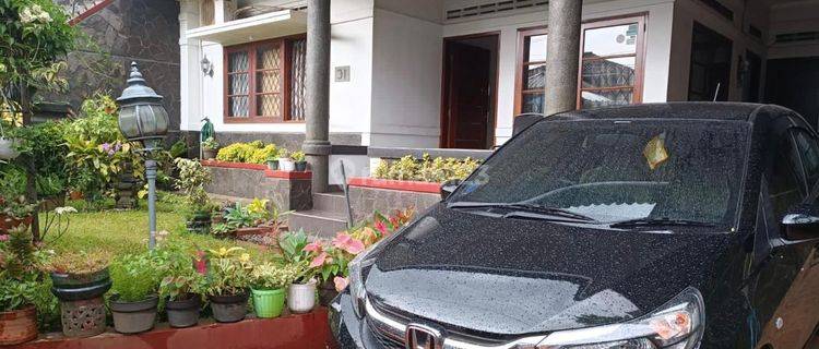 Rumah Terawat Dengan Model Artdeco Siap Huni Di Jalan Lodaya Bandung 1