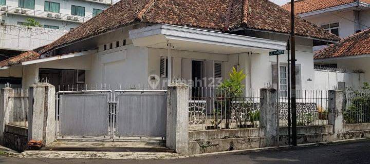 Rumah Bergaya Heritage Siap Huni Sangat Nyaman Di Tengah Kota Area Jalan Riau Bandung 1