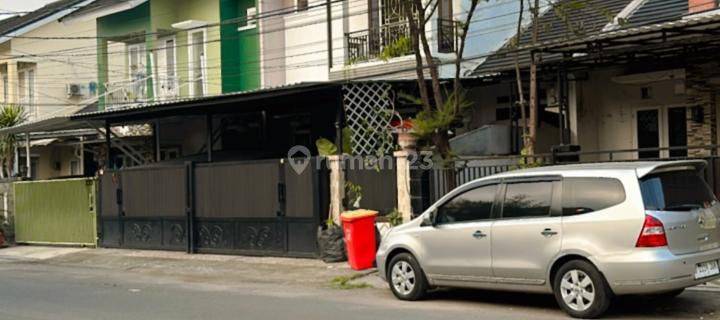 Dijual cepat rumah 2 lantai di Villa Riski Ilhami  1