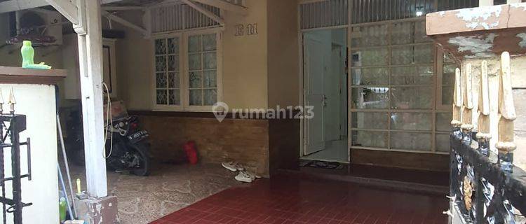 Rumah Bagus Semi Furnished SHM di Jalan Prof M Yamin, Bekasi 1