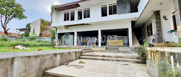 Ruang Usaha Strategis di Mainroad Surya Sumantri, Pasteur Bandung 1
