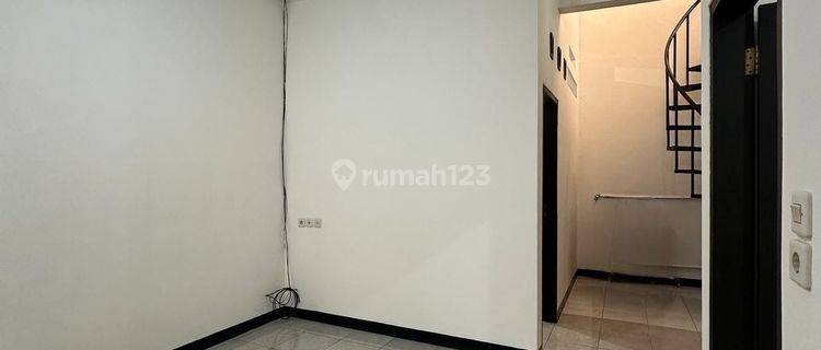 Termurah, Rumah 1,5 Lantai Lokasi Strategis Di Taman Kopo Indah 1