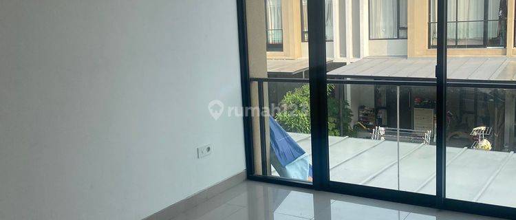Disewakan Rumah Pik 2 Milenial 6x10 Bagus 2 Lantai Murah 1