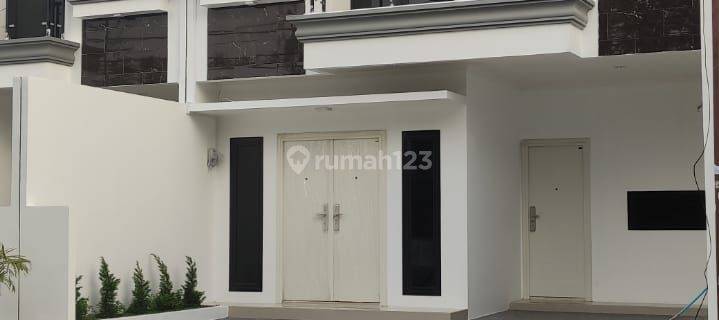 Rumah Mewah 2 Lantai SHM Dalam Komplek Perumahan Cempaka Putih 1