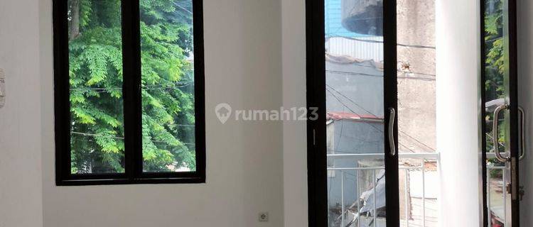 Rumah cantik 2Lt murah Deket Menteng Jakarta pusat  1