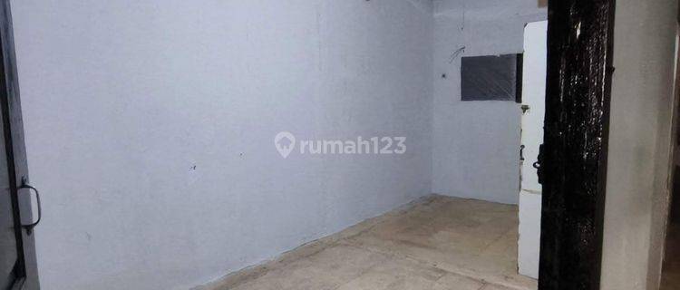 TURUN HARGA BU BU ,,Hunian lama terawat dan perlu renovasi keunggulan jalan utama cocok buat usaha & tinggal area kuliner,konveksi  jakarta barat dekat ke jalan.tol.dalam.kota  1