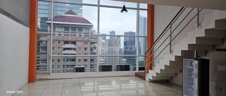 apartemen utk kantor di 
Citiwalk sudirman
Citiloft  Luas 104 tipe Boston
Listrik 7700 w
AC 4 unit
1 lemari es
1 perlengkapan stove
1 water heater 
Rp 175 jt include service charge
Harga msh bisa di nego. 1