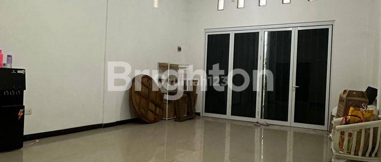 Ruko Cantik Hook Poros Jalan MT Haryono Balikpapan Dengan Rooftop 1