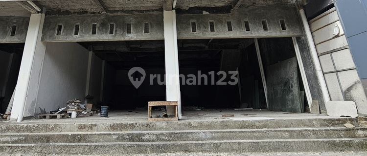 Special Attached Shophouse on Sudirman Road Axis Balikpapan Near Mall and Bank 1