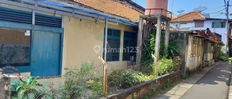 Dijual rumah hitung tanah cocok buat kost kost an atau kontrakan lokasi sebrang kantor bea cukai rawamangun murah sekali 1