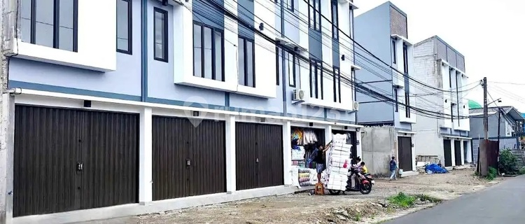 Ruko 3 Lantai Jalanan Luas Akses Strategis 1