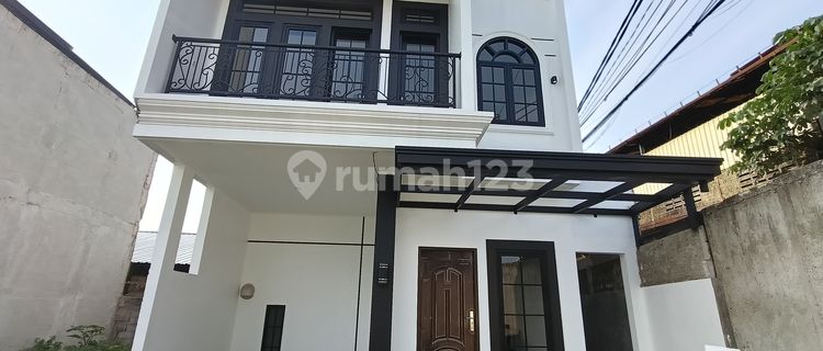 Classic European 2-Story House Ready to Occupy. Near Mako Brimob. 1