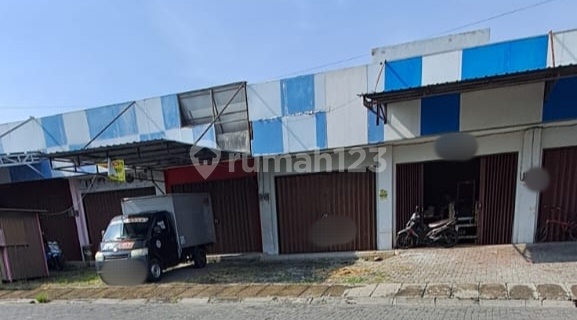 1-Story Ready-to-Use Shop House in Plamongan 1