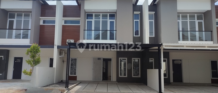 Beautiful House with Furnishings in the City Center 1