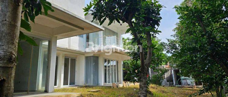 5BR MINIMALIS VILLA WITH AYUNG RIVERVIEW AND BIG ROOFTOP NEAR LIVING WORLD 1