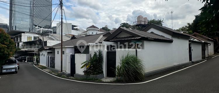Beautiful House in Senopati Area Very Close to SCBD, Senopati, Gunawarman 1