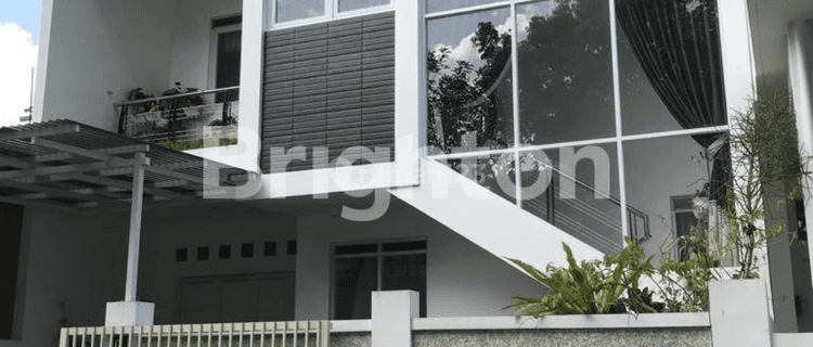 RUMAH MODERN SIAP HUNI DI PERUMAHAN ISTANA REGENCY I - BANDUNG 1