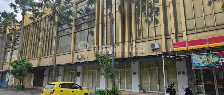 For Rent: 5 Units of Adjoined Shophouses at Golf Lake, West Jakarta, Facing the Street 1