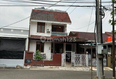 Rumah 2 Lantai. Bebas Banjir. Aman 1