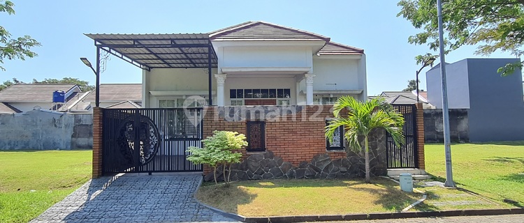 Dijual. Rumah Bagus Shm Di Graha Padma Mewah Estetik Bebas Banjir 1