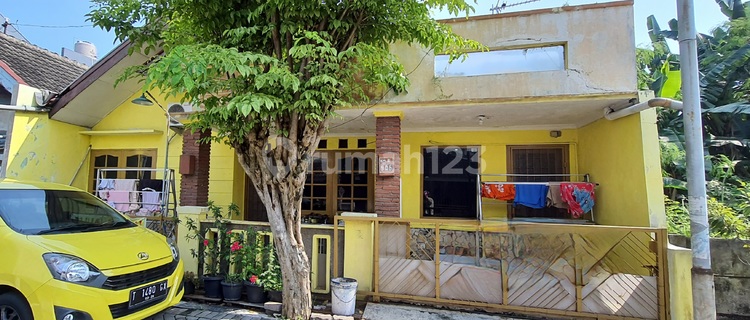 For Sale. House Needs Minimal Renovation with SHM in Tanah Mas, Flood-Free Area. 1