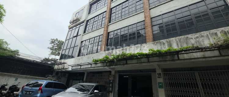 Rent 3-Story Strategic Shop House in Central Jakarta 1