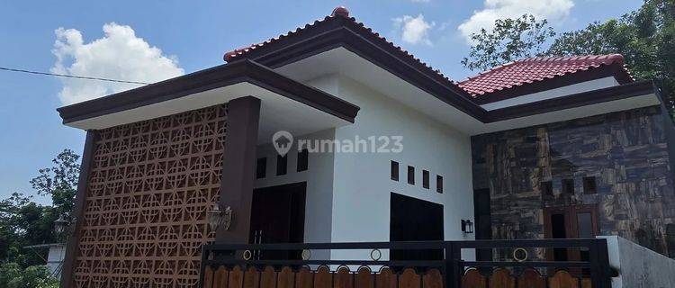 Rumah Cantik Dekat Pemukiman Warga Di Kalisegoro Gunung Pati 1