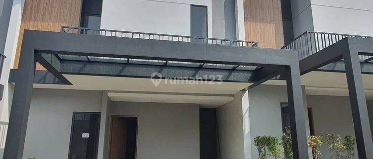 Rumah mewah 2 lantai siap huni di Setraduta Bandung semi furnish 1