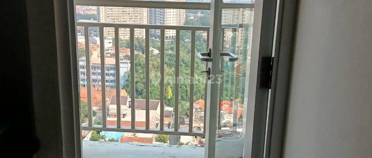 Apartemen 2 Bedroom Murah Semi Furnish di Parahyangan Residence 1