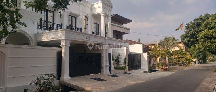 Dijual Rumah Mewah Klasic Semi Furnish Privat Pool Godean Sleman 1
