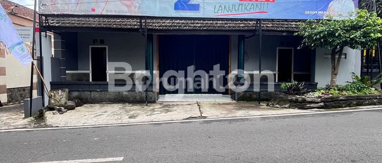 Apik Commercial House in Batu City Center Area 1