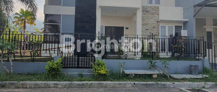 Rumah 2 lt full furnished di pusat kota Batu 1