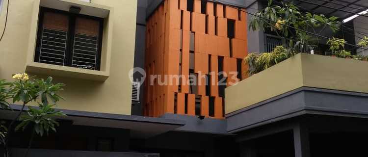 Dijual Cepat Rumah 3 Lantai di Tebet Jakarta Selatan 1