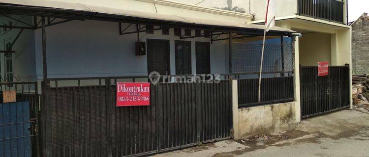 Rumah pinggir jalan utama masuk mobil ada carport nya 1