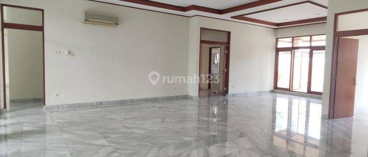 Dijual rumah murah siap huni di Cipete. Cocok untuk keluarga Besar 1