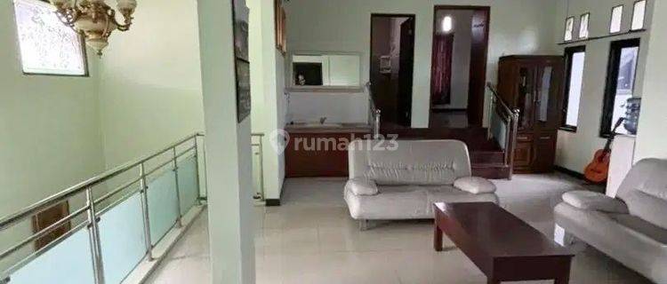 Rumah cantik semi furnished di Turangga Bandung 1