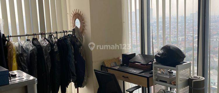 Jual Murah Segera Apartemen Medina 2 Kamar Tidur Sudah Diubah Jadi 1 Kamar Tidur . Terletak di Lantai 19 Lantai Tertinggi , Type Sudut Sehingga View Bagus 1